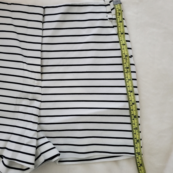 Zara Basic Short - Picture 5 of 7